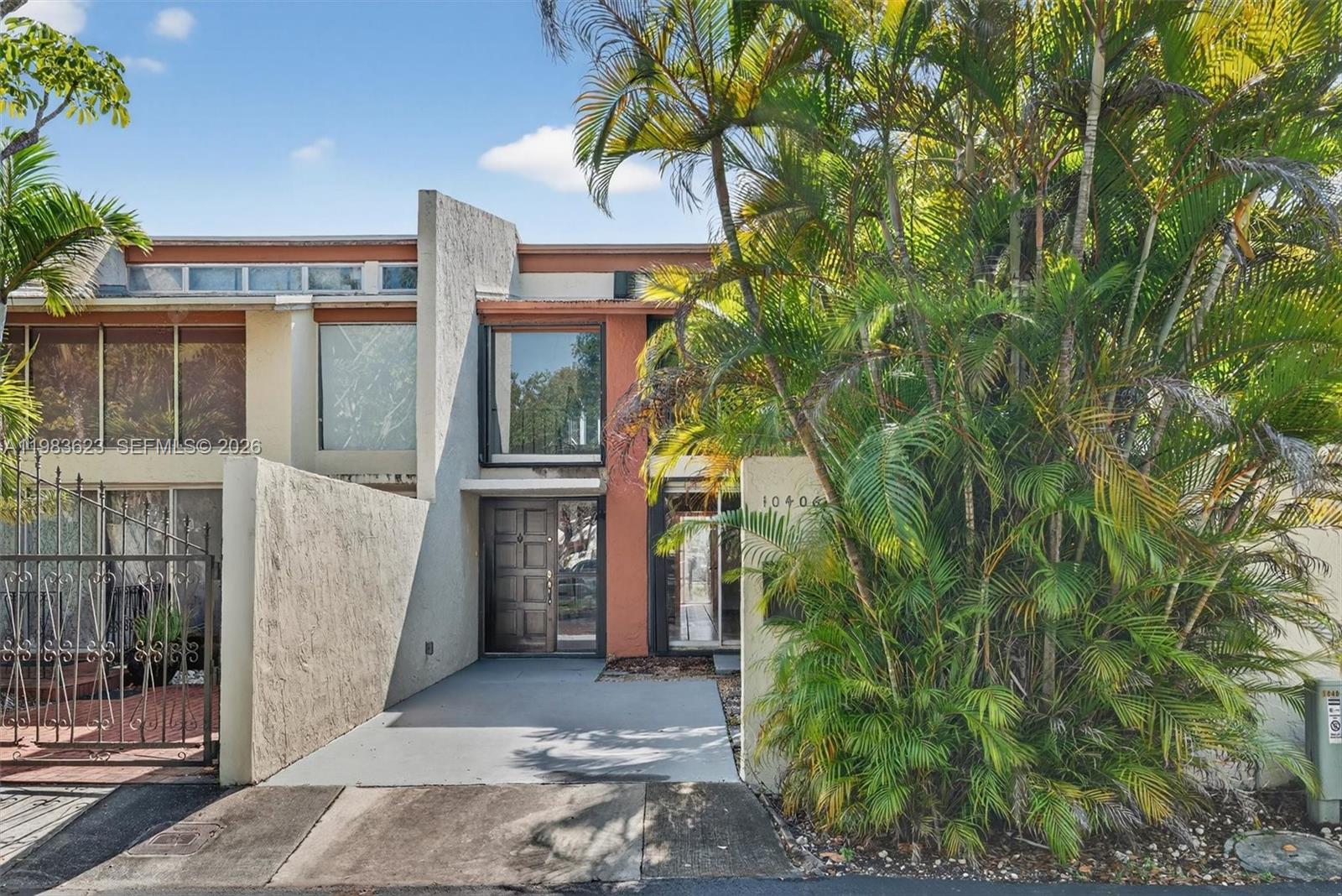 SUNSET PARK LAKE VILLAS S - Residential