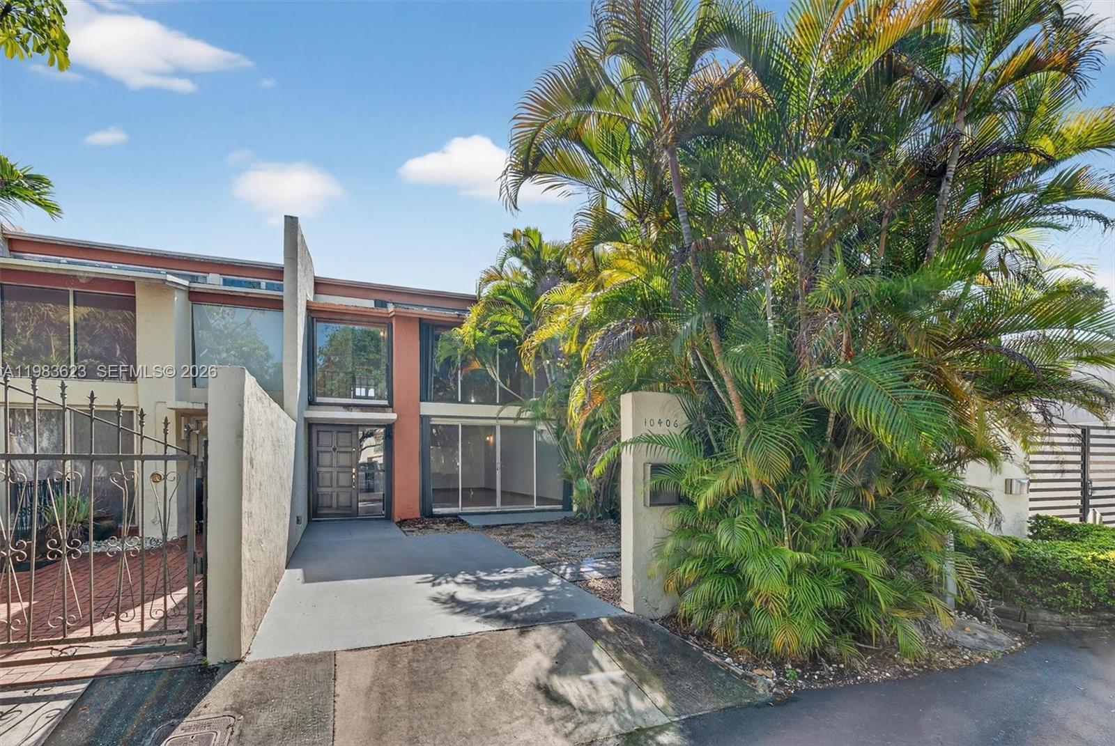 SUNSET PARK LAKE VILLAS S - Residential