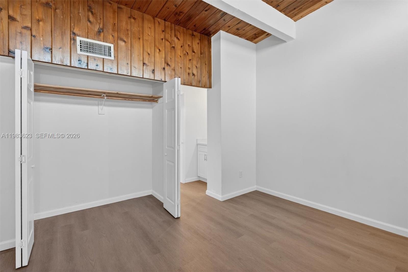 SUNSET PARK LAKE VILLAS S - Residential