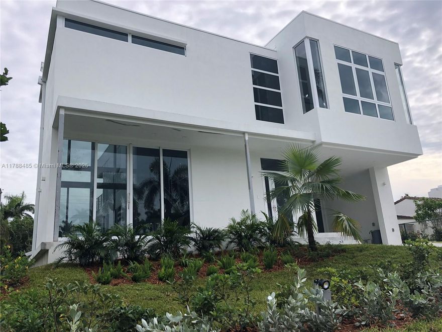Welcome to this stunning 5-bedroom, 6-bathroom home, built with concrete slabs and elevated above the flood zone. The elegant modern Italian kitchen features high-end appliances and is designed to accommodate an elevator for convenient access to all levels.
Enjoy outdoor living with a luxurious pool and spa, perfect for relaxation. Additionally, there's an outdoor kitchen ideal for entertaining and a generator that ensures comfort at all times. With parking for 5 cars, this property offers both space and security. Don't miss the chance to make this unique home yours! Contact us for more information and to schedule a viewing.