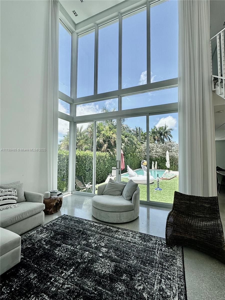 HOLLYWOOD LAKES SECTION - Residential