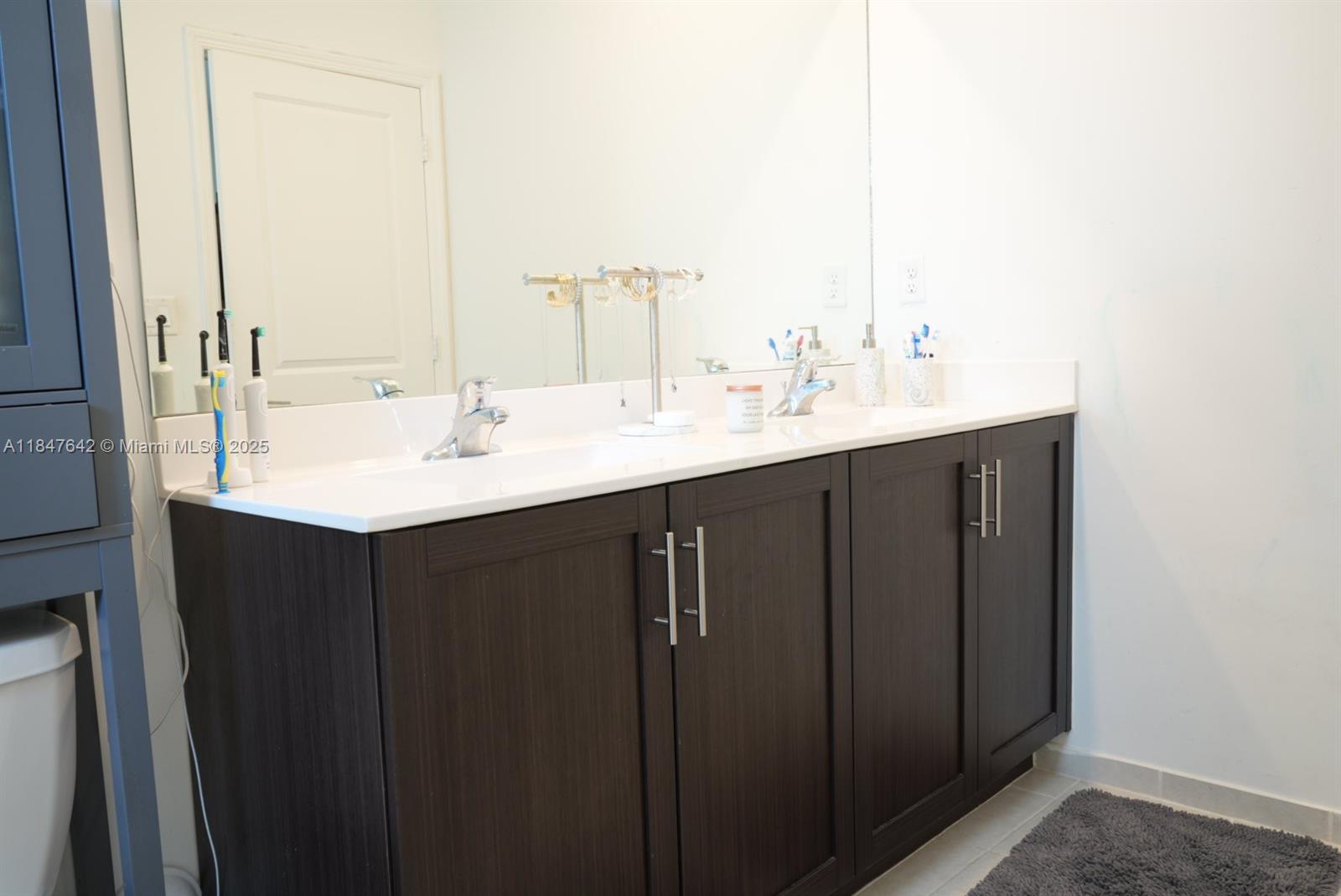 PINE ISLE - Residential