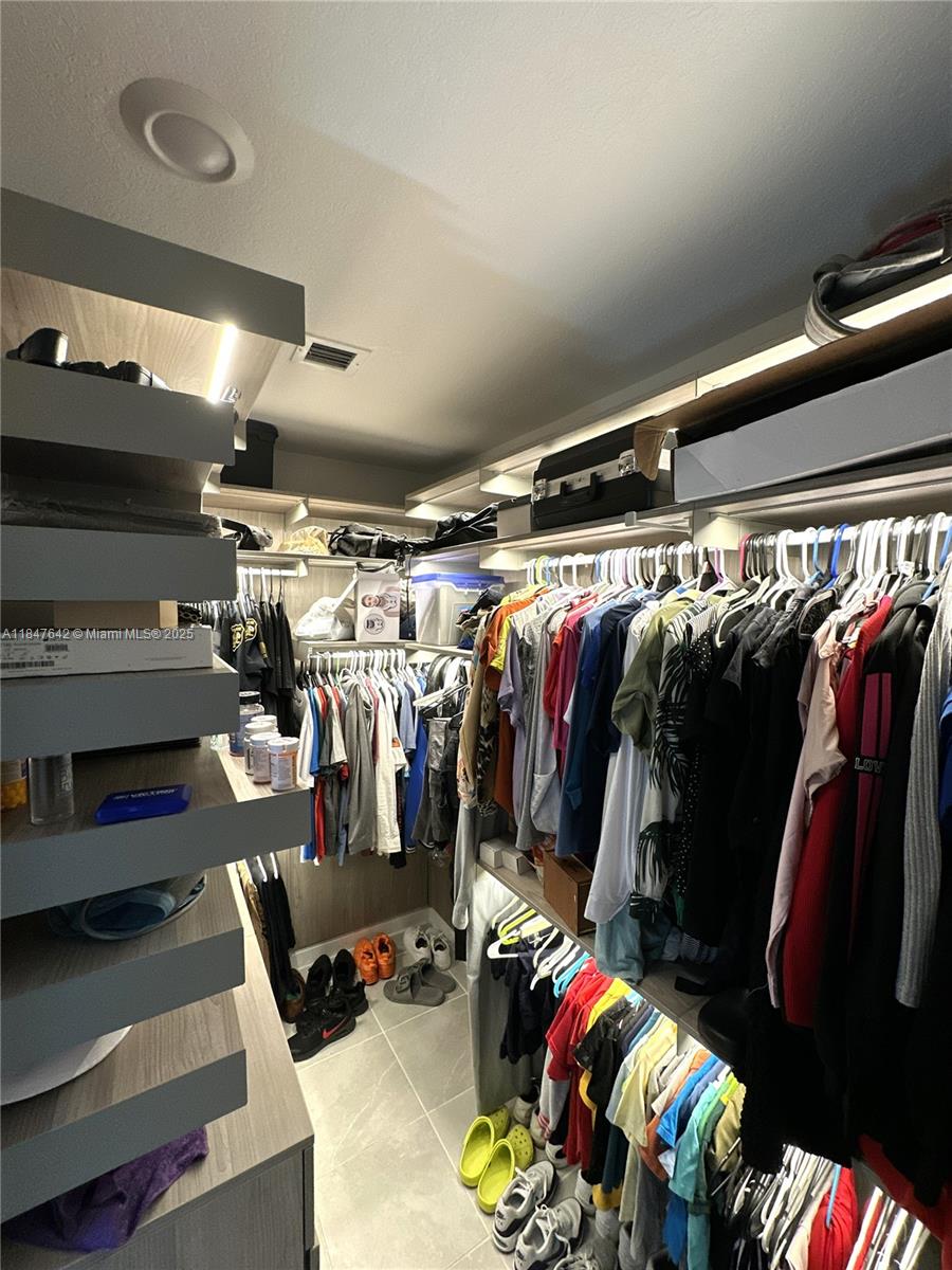 PINE ISLE - Residential