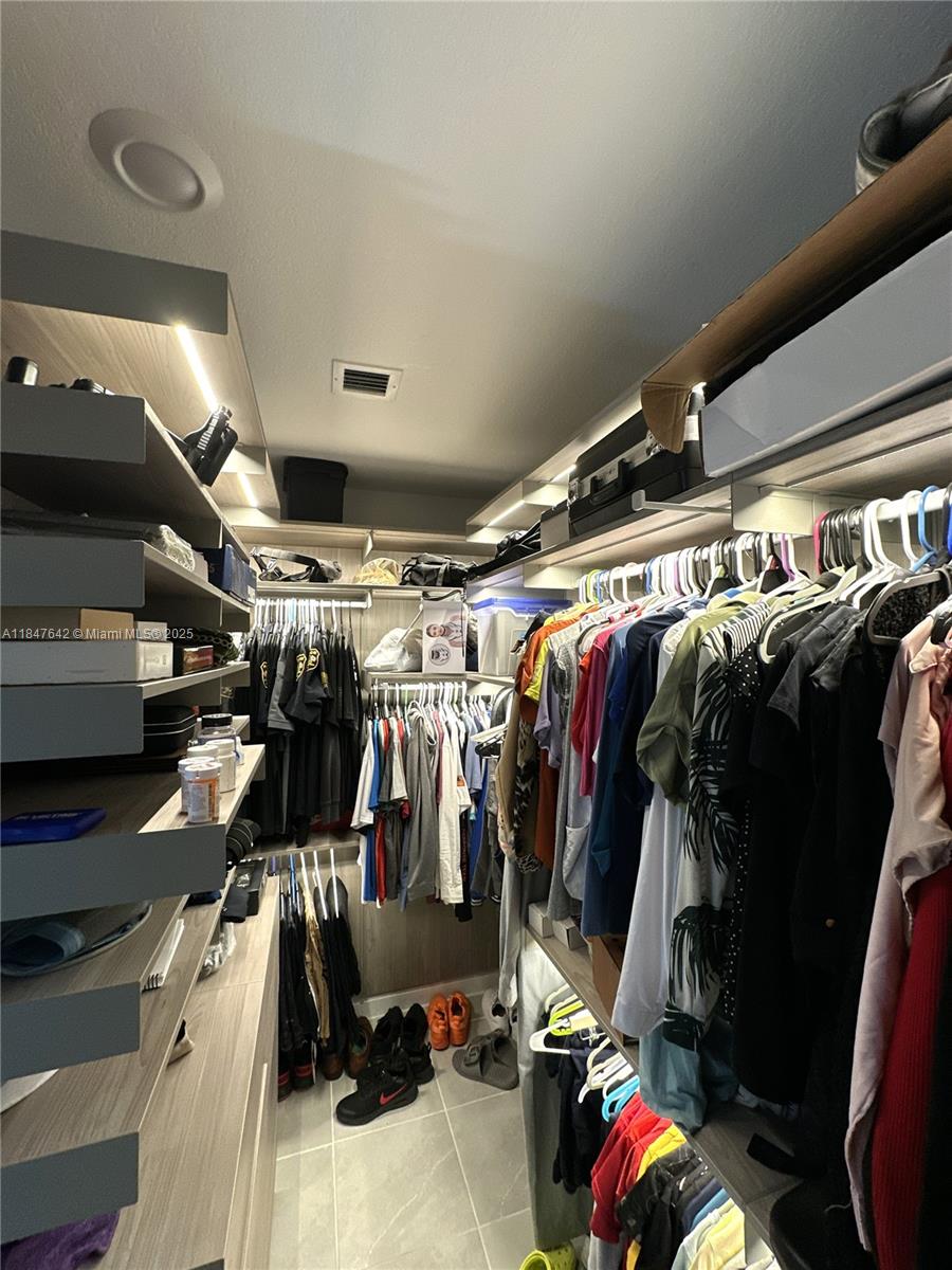 PINE ISLE - Residential