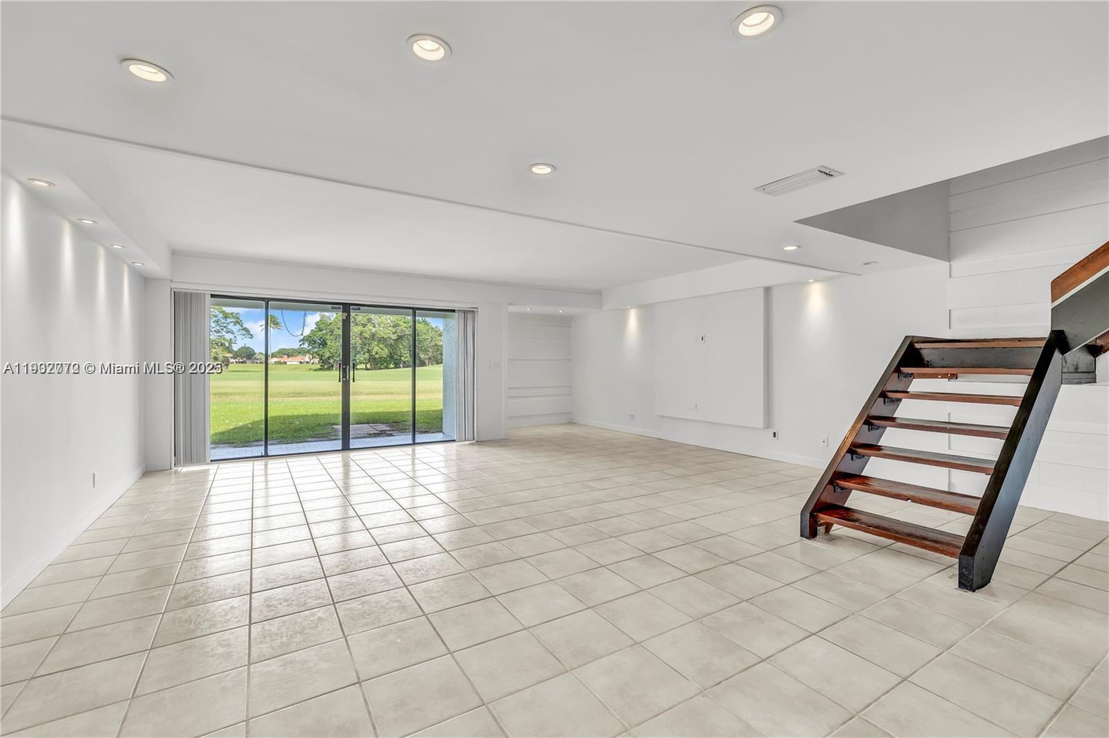 TOWNHOUSE VILLAGE AT BONAV - Residential Lease