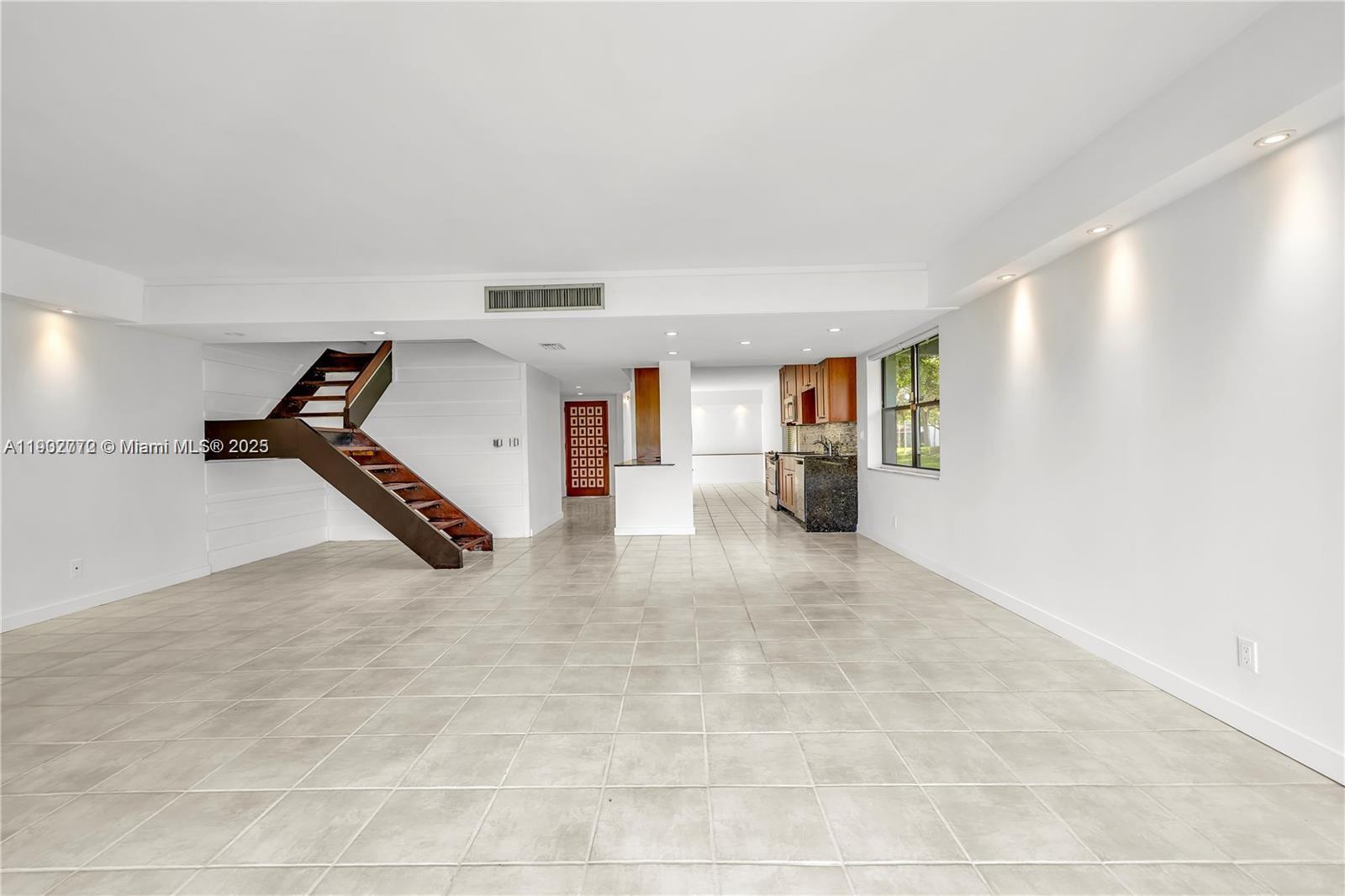 TOWNHOUSE VILLAGE AT BONAV - Residential Lease