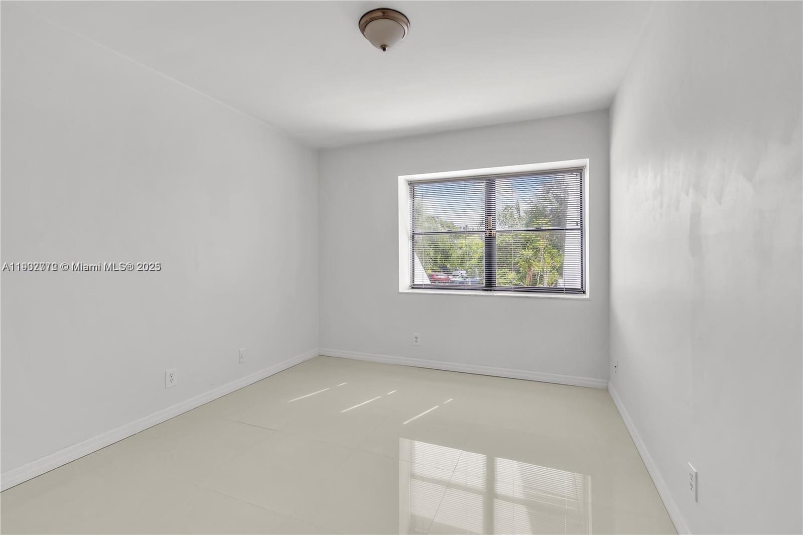 TOWNHOUSE VILLAGE AT BONAV - Residential Lease