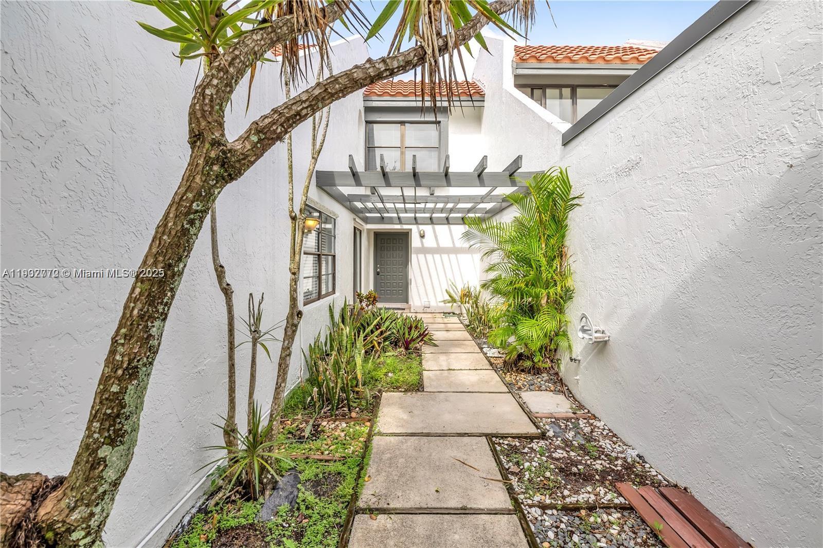 TOWNHOUSE VILLAGE AT BONAV - Residential Lease