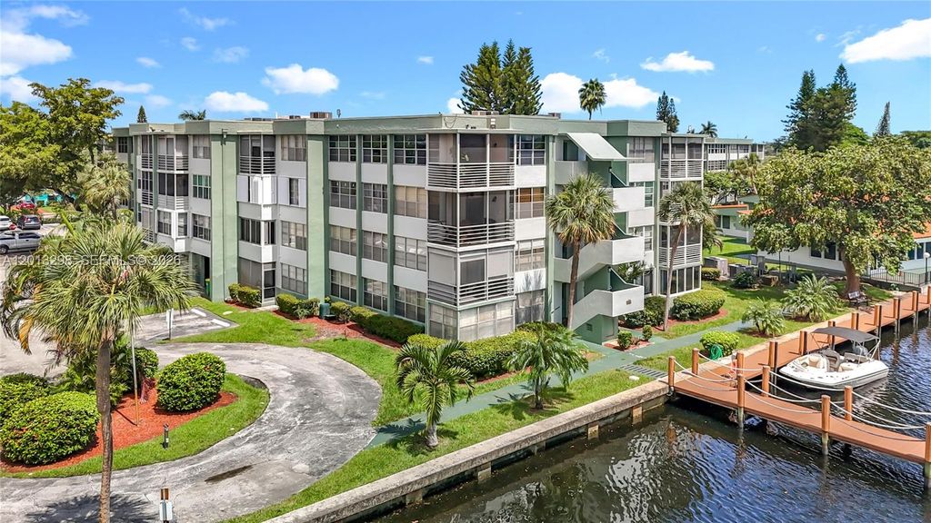 Photo of 2751 Taft St #304, Hollywood, FL 33020 (MLS # A12013298)