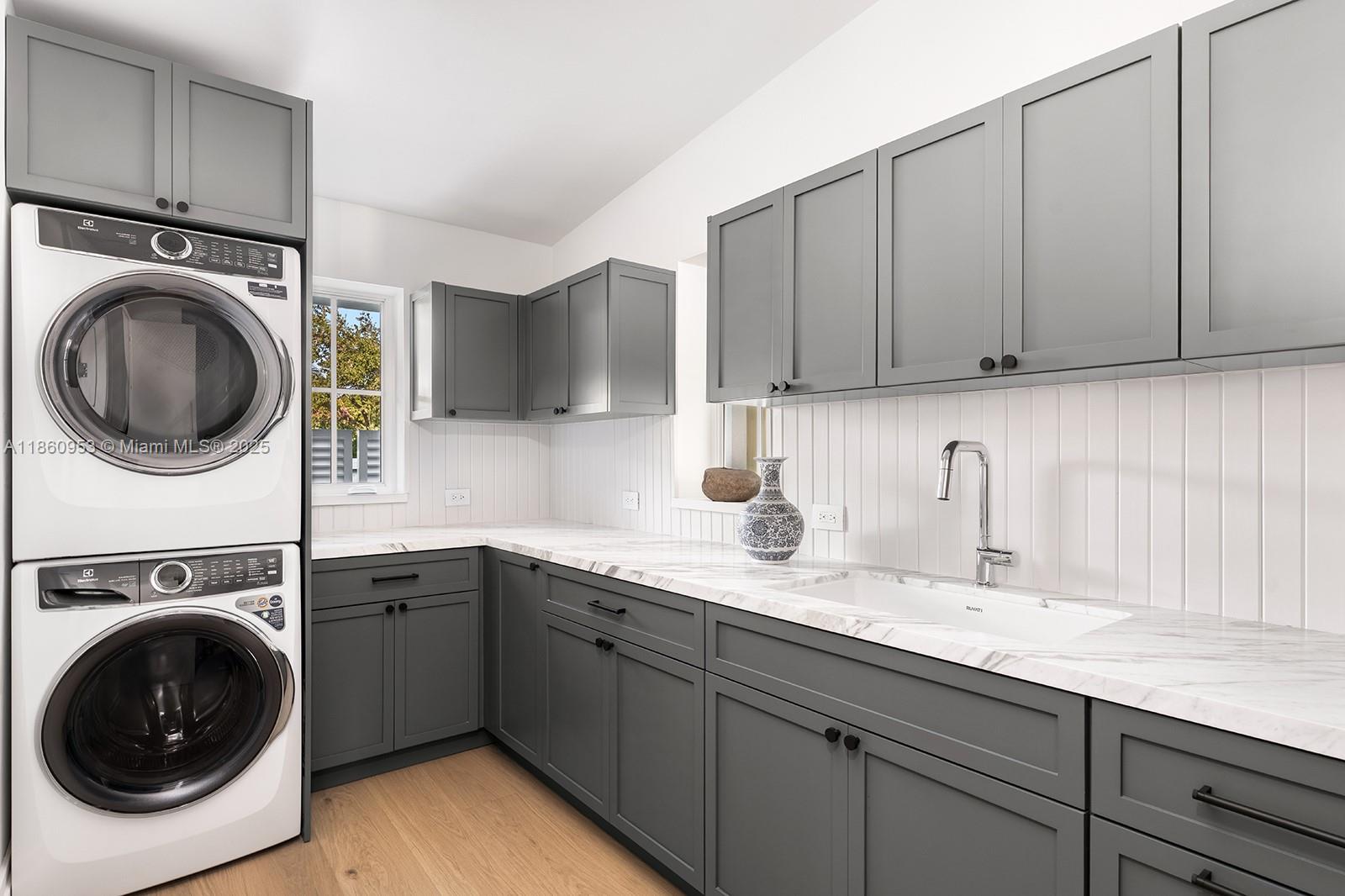 TROPICAL ISLE HOMES SUB 4 - Residential