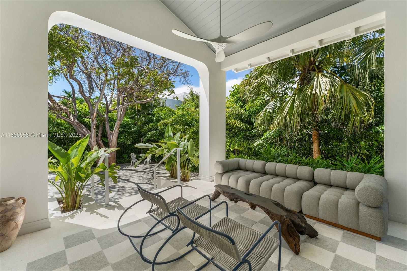 TROPICAL ISLE HOMES SUB 4 - Residential