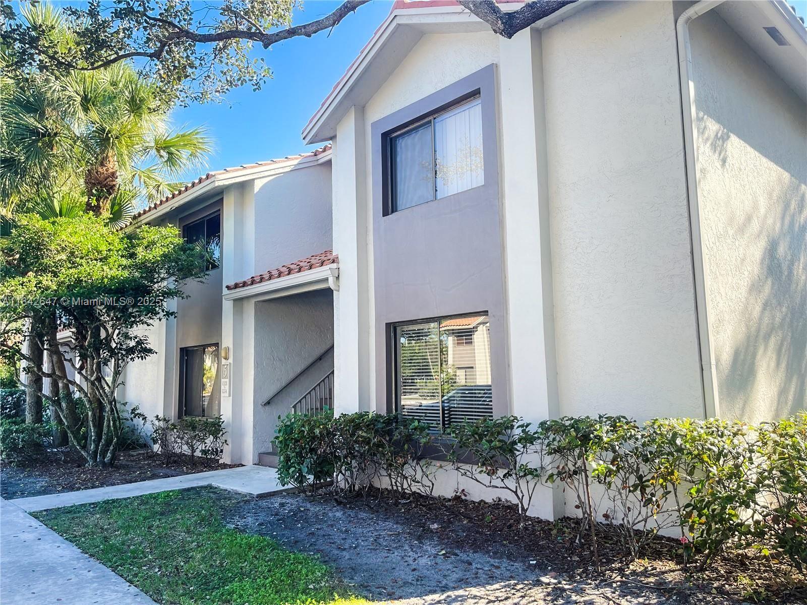 BEAUTIFUL UNIT IN CRESCENT COVE! 1 BEDROOM 1 BATHROOM, LAMINATED FLOORS IN THE LIVING ROOM AND BEDROOM, TILE FLOOR IN THE KITCHEN AND BATHROOMS, BALCONY HAS A STORAGE ROOM FOR EXTRA SPACE!
WASHER AND DRYER INSIDE THE UNIT! VERY BRIGHT AND SPACIOUS!
**move in with just first and security**
POOL, GYM, CLUB HOUSE & TENNIS COURT VIEWS. PETS OK. RENT RIGHT AWAY! ENTRALLY LOCATED TO SHOPPING AND ENTERTAINMENT AREAS, GREAT CLEAN COMMUNITY AND LOCATION, NEAR FOREST HILLS ELEMENTARY SCHOOL AND CORAL SPRINGS CHAPTER SCOOL.
EASY TO SHOW AND QUICK APPROVAL!