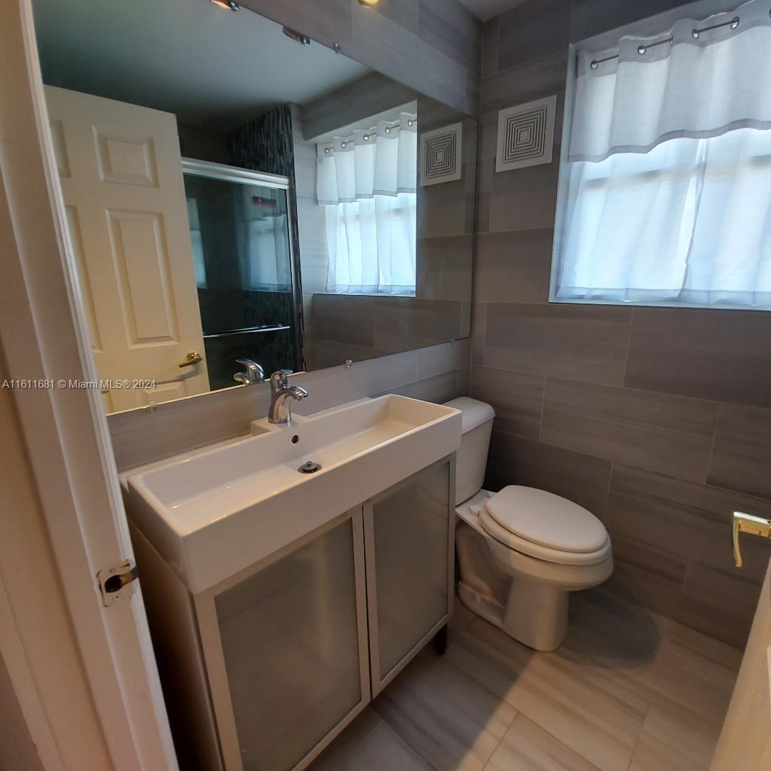 HOLIDAY TOWERS CONDO - Residential Lease