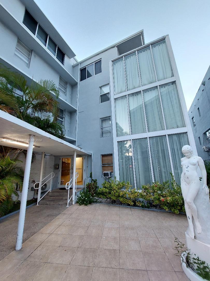 HOLIDAY TOWERS CONDO - Residential Lease