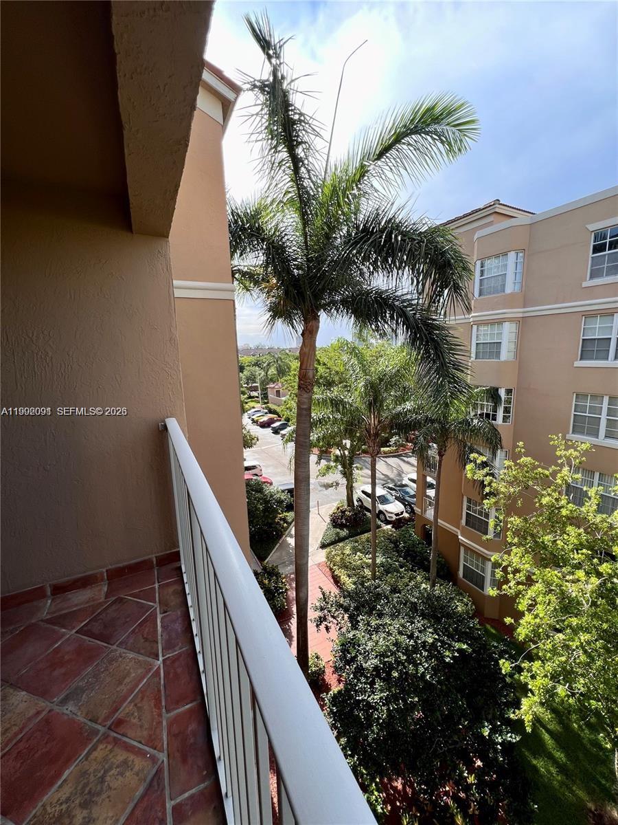 THE YACHT CLUB AT AVENTUR - Residential