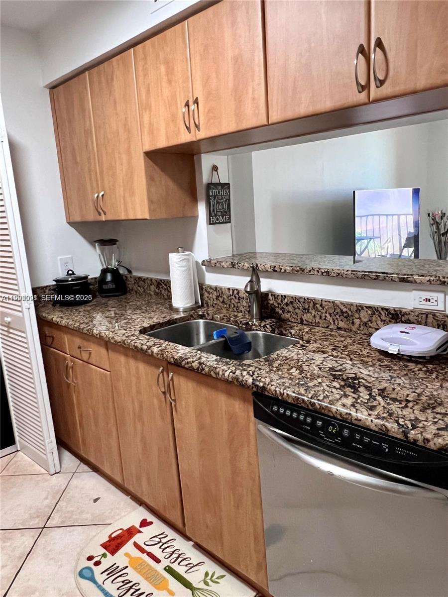 THE YACHT CLUB AT AVENTUR - Residential
