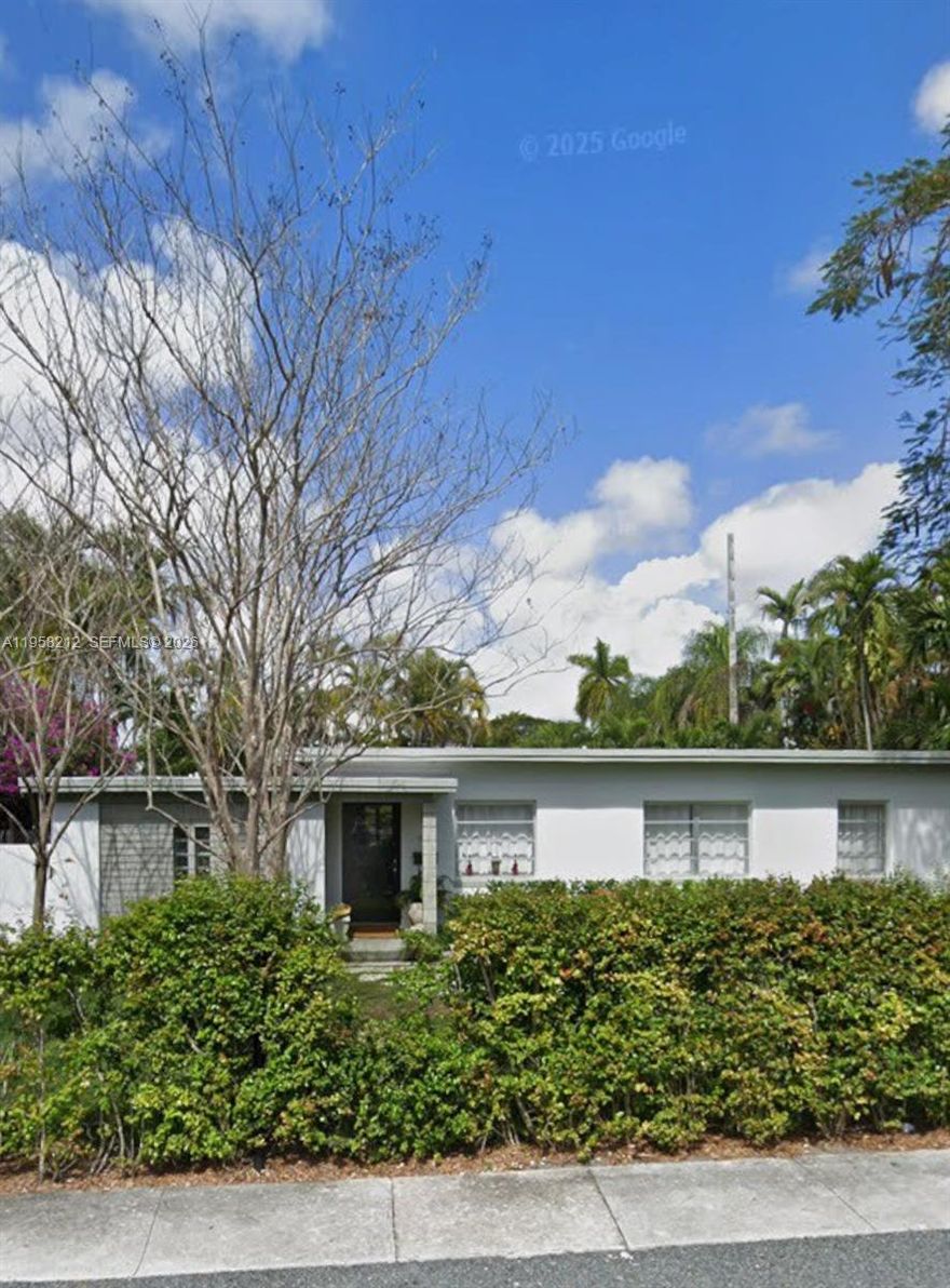 **Beautiful property featuring 4 bedrooms and 2 bathrooms, conveniently located at 6130 SW 46 Terrace, near the Miami 33155 area. Close to shopping centers, restaurants, schools, and major highways. Spacious layout with great potential, situated in a desirable and well-connected neighborhood.**