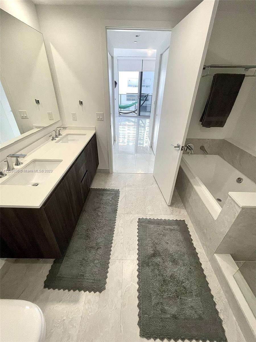 ARIA ON THE BAY CONDO - Residential