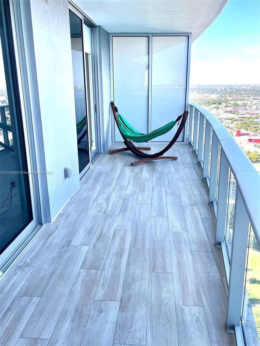 ARIA ON THE BAY CONDO - Residential