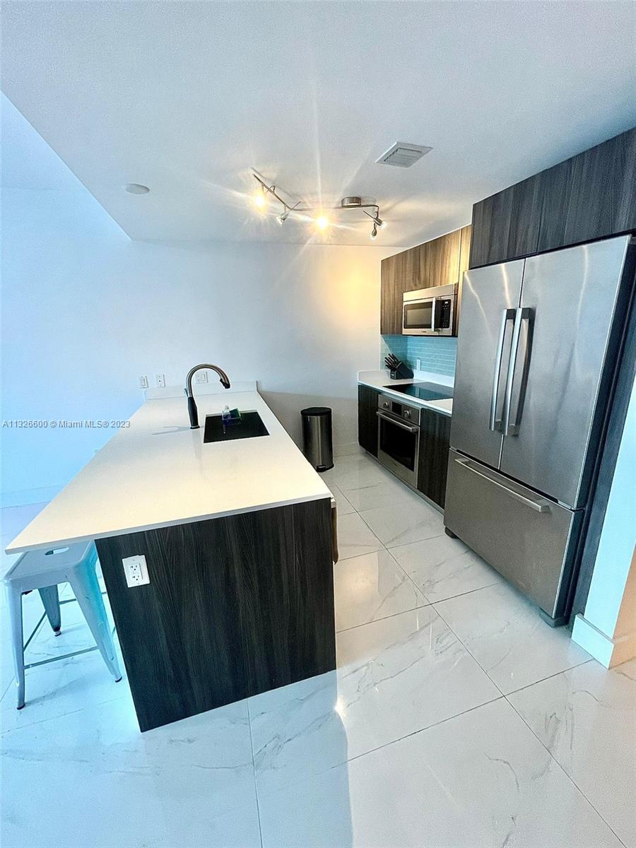 ARIA ON THE BAY CONDO - Residential