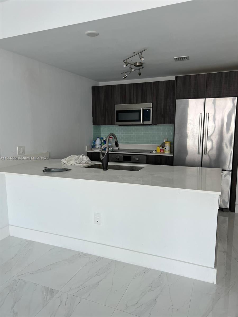 ARIA ON THE BAY CONDO - Residential