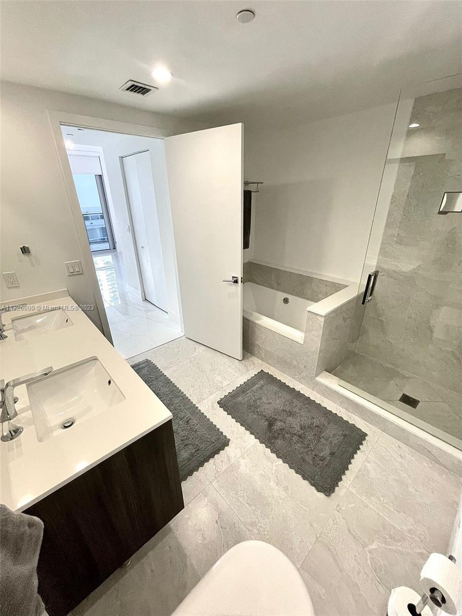 ARIA ON THE BAY CONDO - Residential