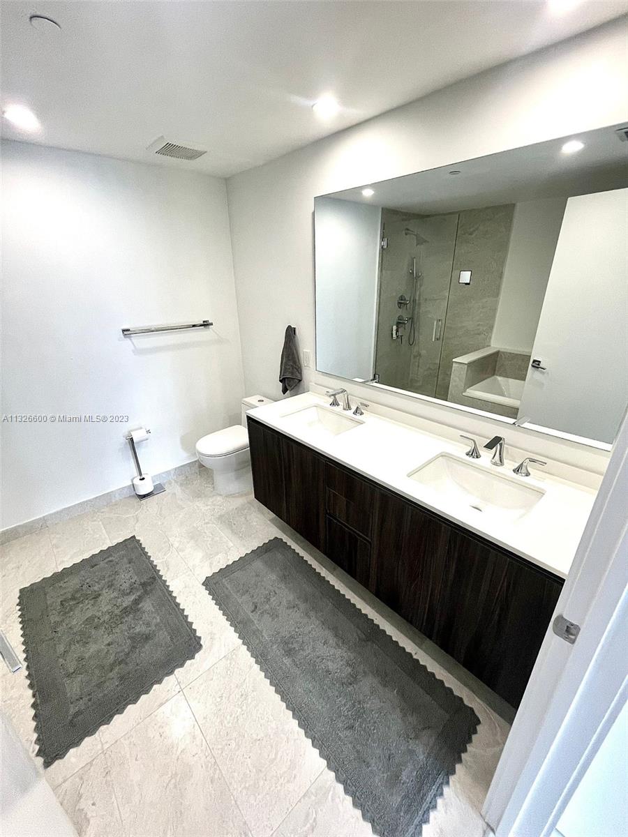 ARIA ON THE BAY CONDO - Residential