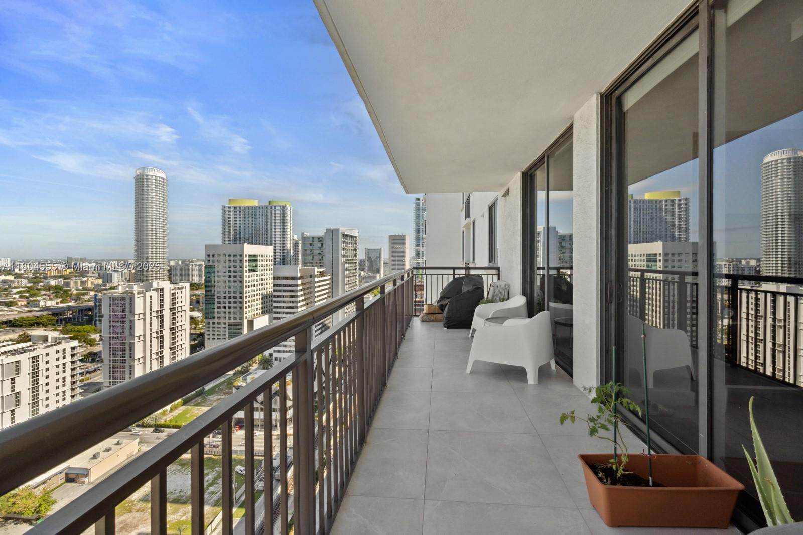 999 SW 1st Ave 2809