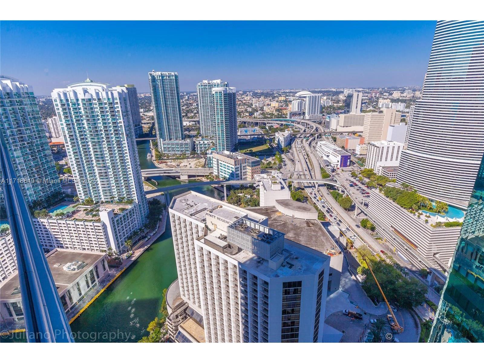 Fully Furnished 1 Bed, 1.5 Bath at the Epic Residences.
Experience luxury living in this meticulously designed unit in the heart of downtown Miami. This stunning residence offers a spacious bedroom with an en-suite bath, a modern half bath for guests, and premium furnishings that exude comfort and style. Located in a prestigious building with top-notch amenities, including a pool, fitness center, spa, and concierge services. Enjoy breathtaking city views, all just steps away from world-class dining, shopping, and entertainment. Move-in ready and perfect for investors or as a primary residence. Don’t miss this opportunity—schedule your private tour today!