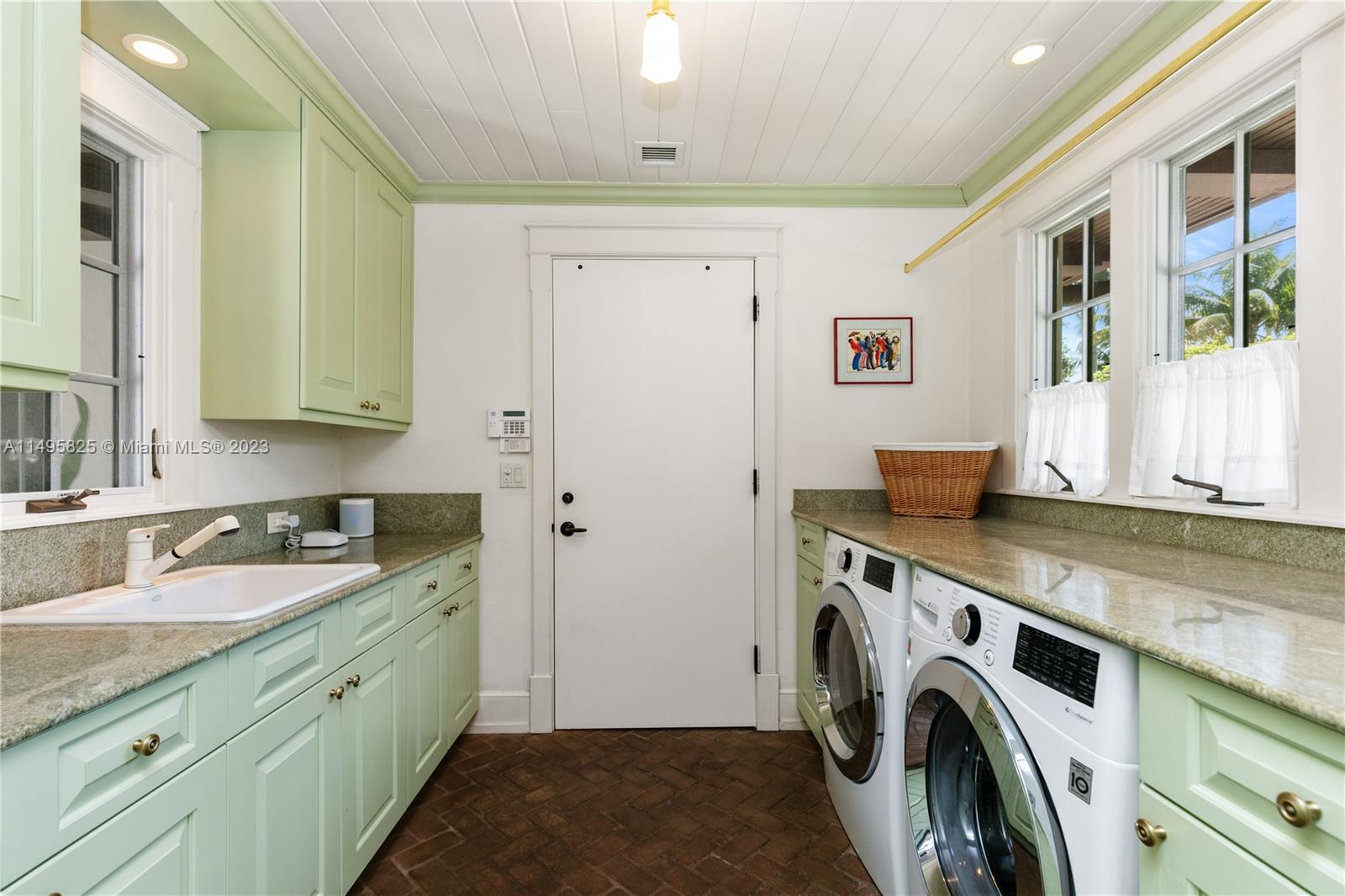 LAKEWOOD - Residential