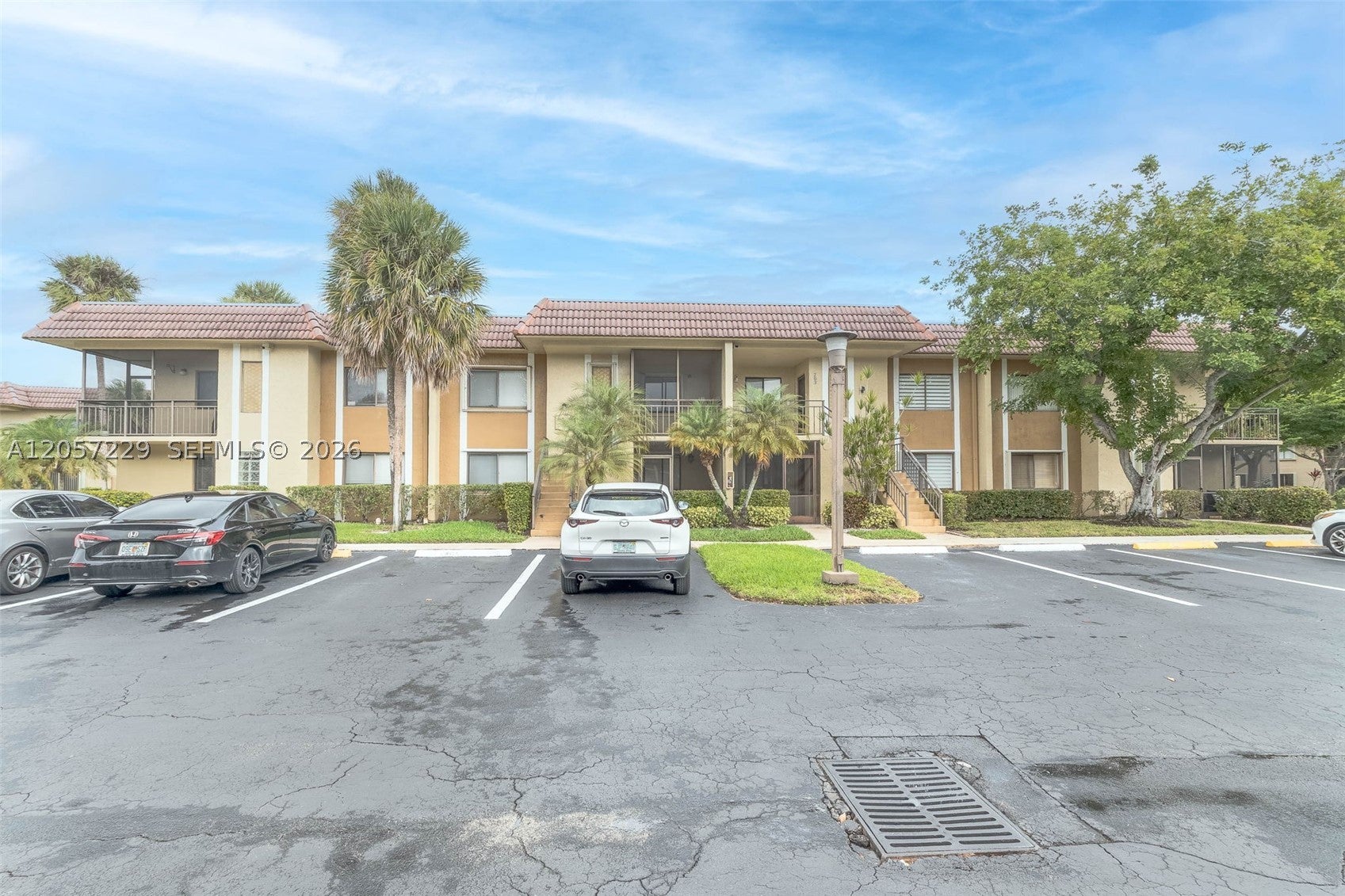 325 Lakeview Dr 102
