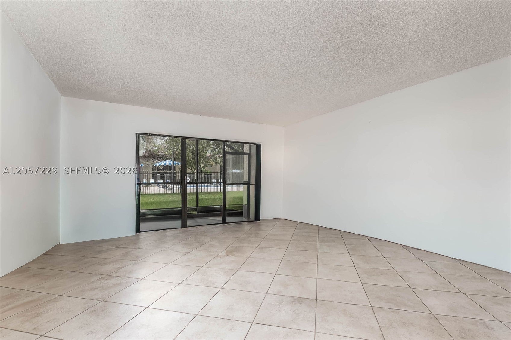 325 Lakeview Dr 102