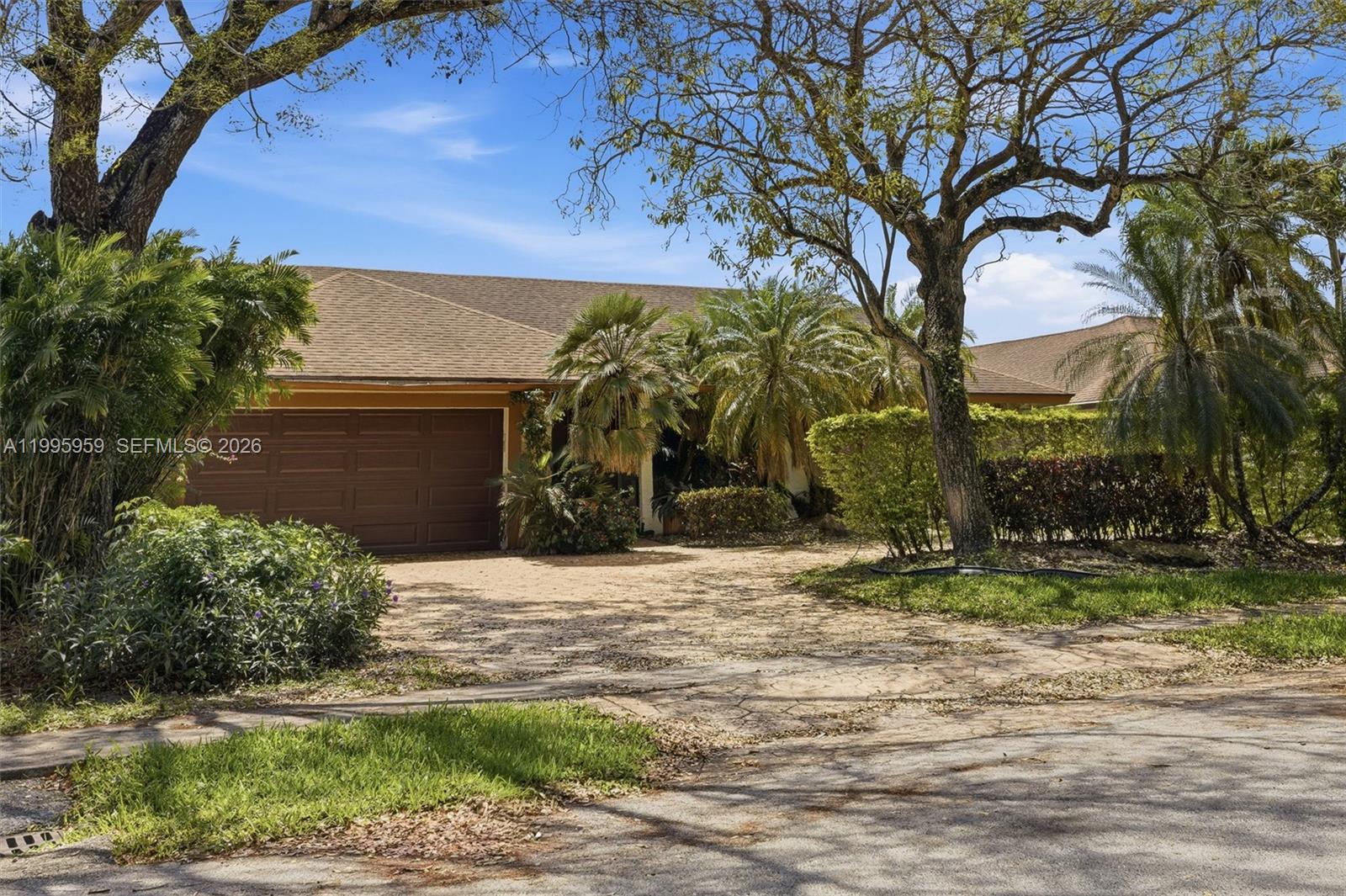 DAVIE LAKE ESTATES - Residential