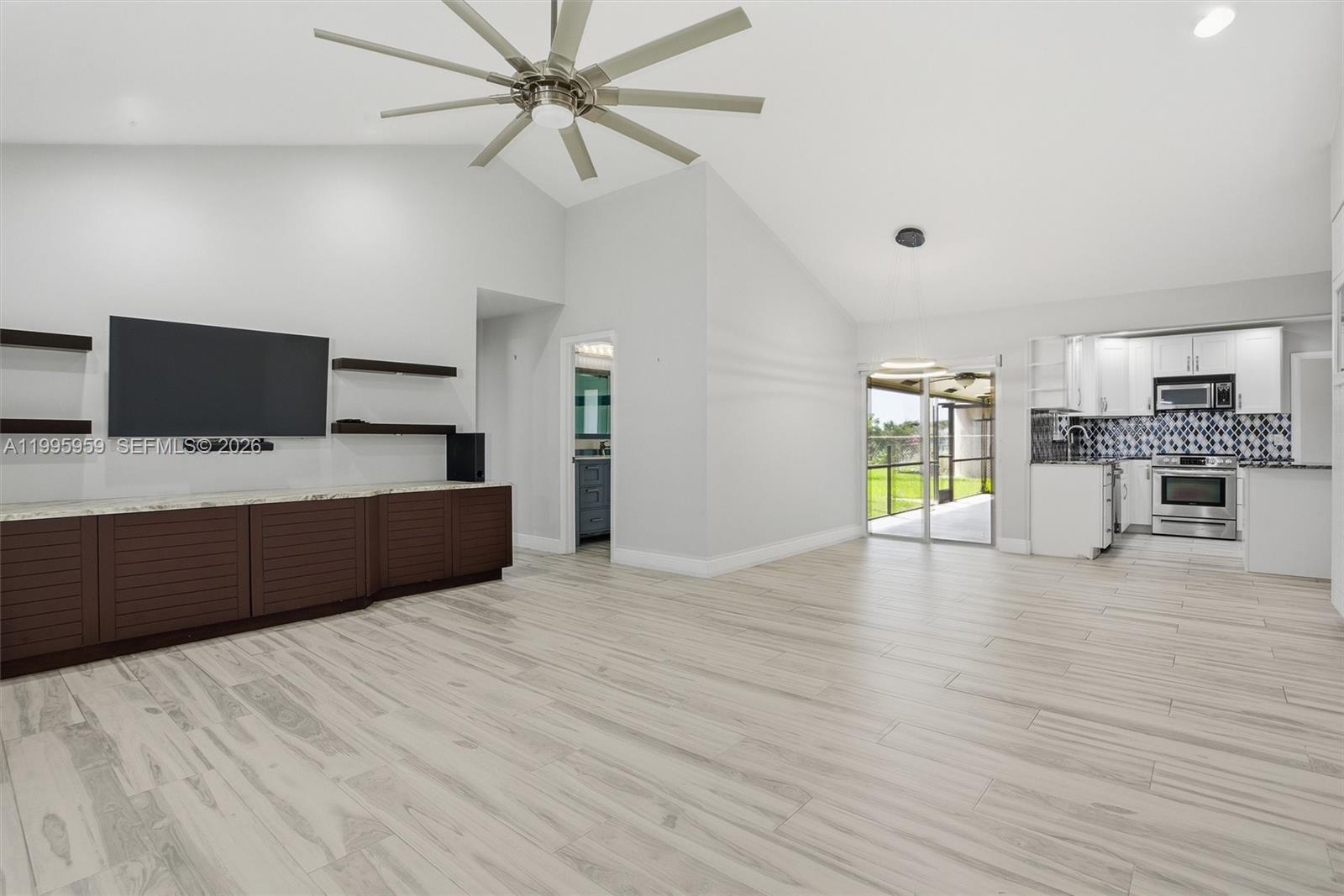 DAVIE LAKE ESTATES - Residential