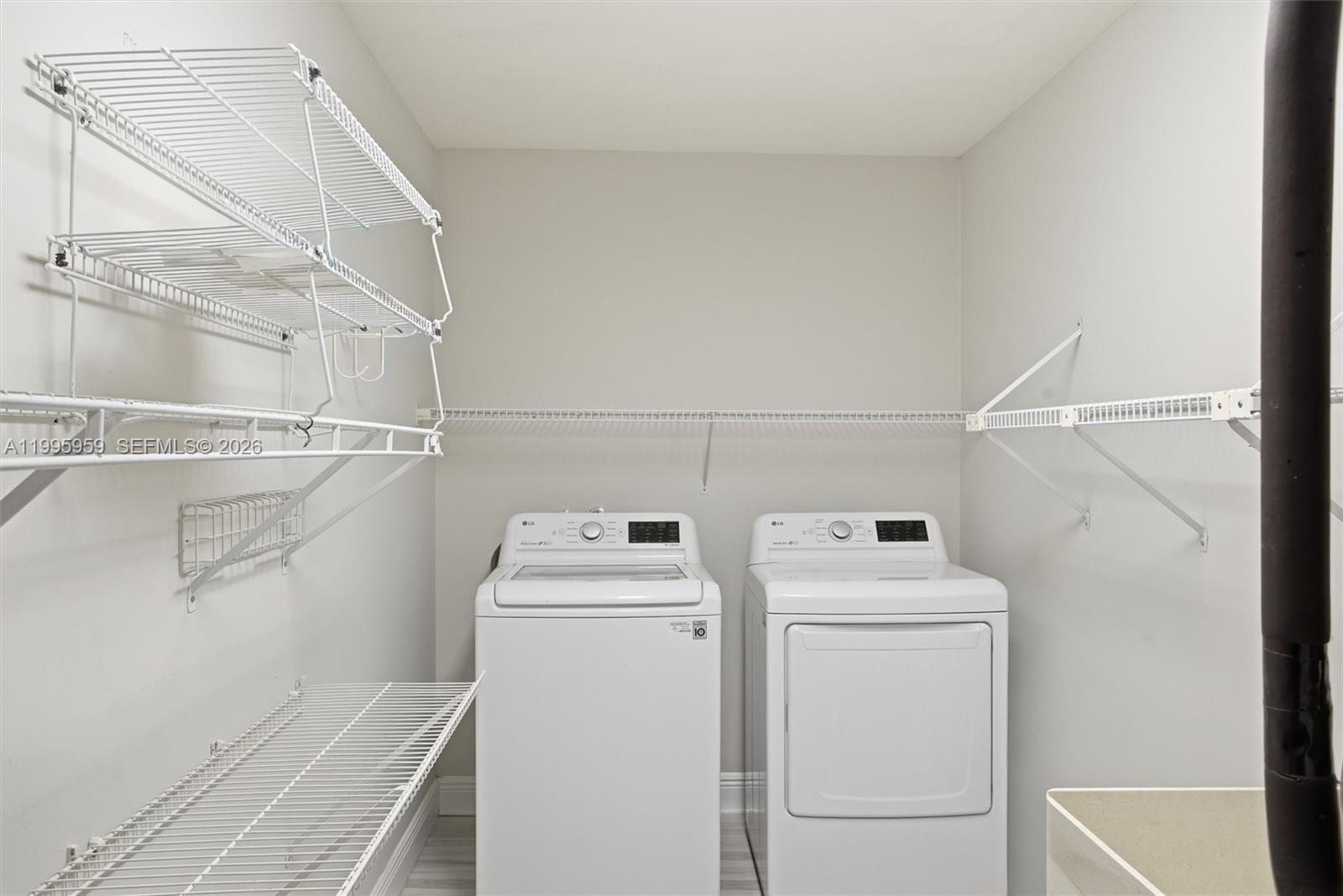 DAVIE LAKE ESTATES - Residential