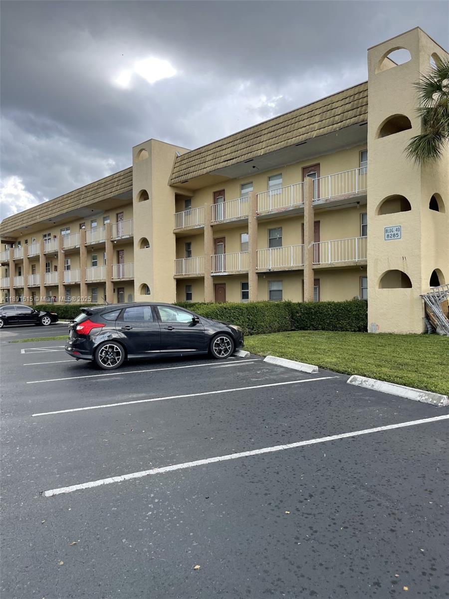 SUNRISE LAKES 40 CONDO - Residential Lease