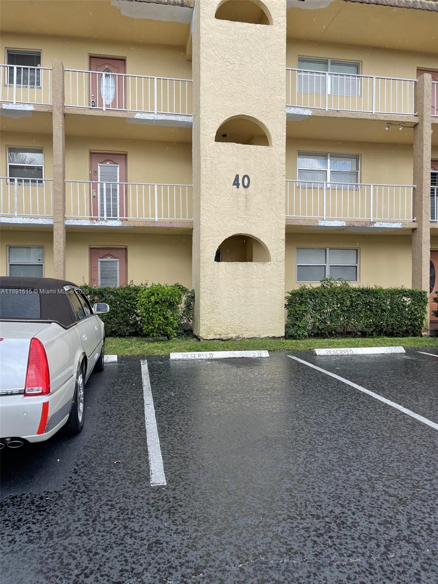 SUNRISE LAKES 40 CONDO - Residential Lease