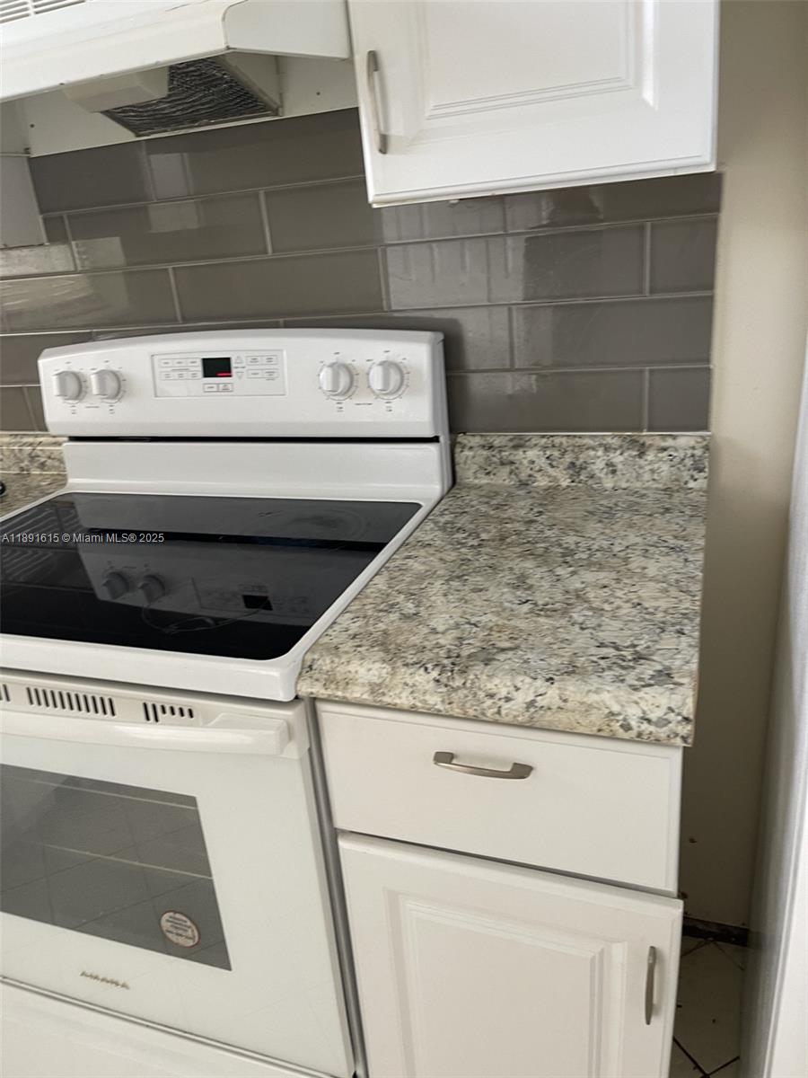 SUNRISE LAKES 40 CONDO - Residential Lease