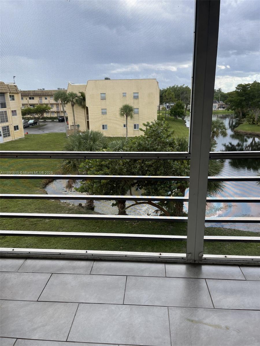 SUNRISE LAKES 40 CONDO - Residential Lease