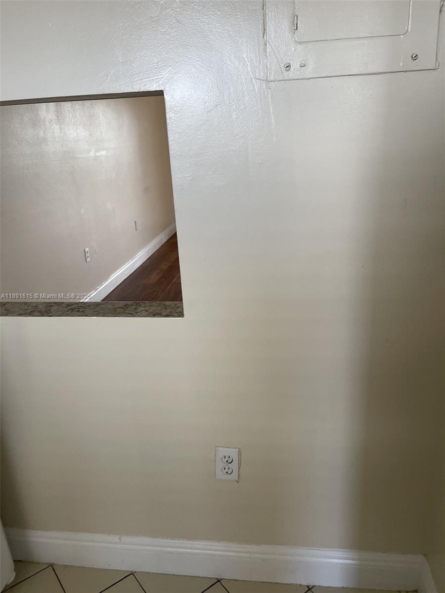 SUNRISE LAKES 40 CONDO - Residential Lease