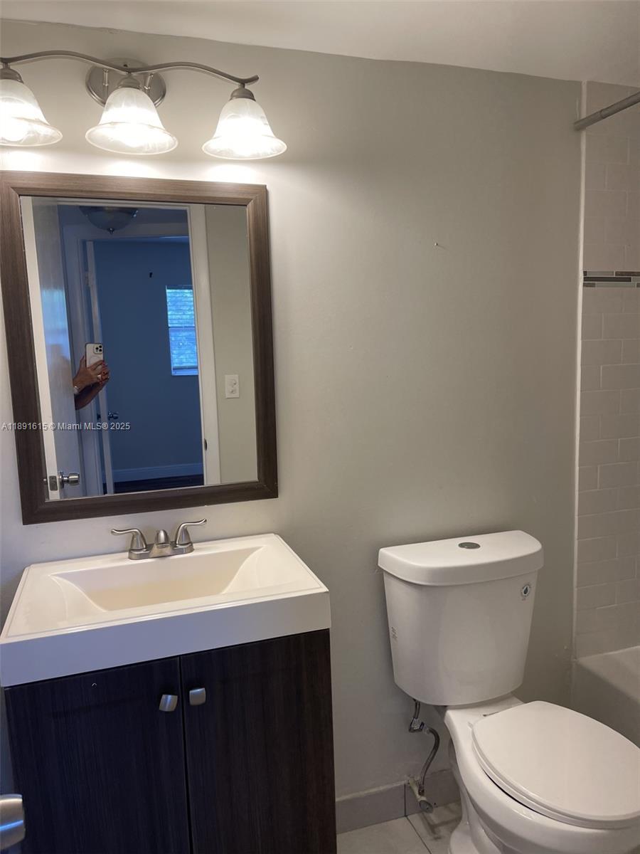 SUNRISE LAKES 40 CONDO - Residential Lease