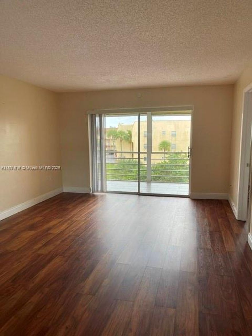 55+ Older community. Unit located on the 3rd floor in great condition and located close to highways, super markets, banks. As per association, at least one person must be 55+, other occupants must be 18+, no more then 4 occupants per unit, must have credit score of 640+, 1 income $25,000+, 2 occupants $35,000+