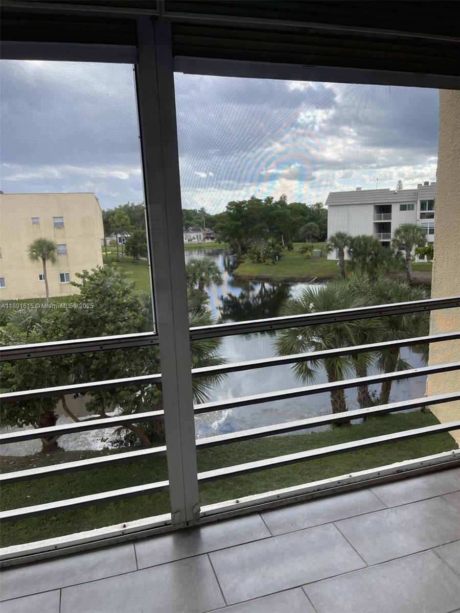 SUNRISE LAKES 40 CONDO - Residential Lease