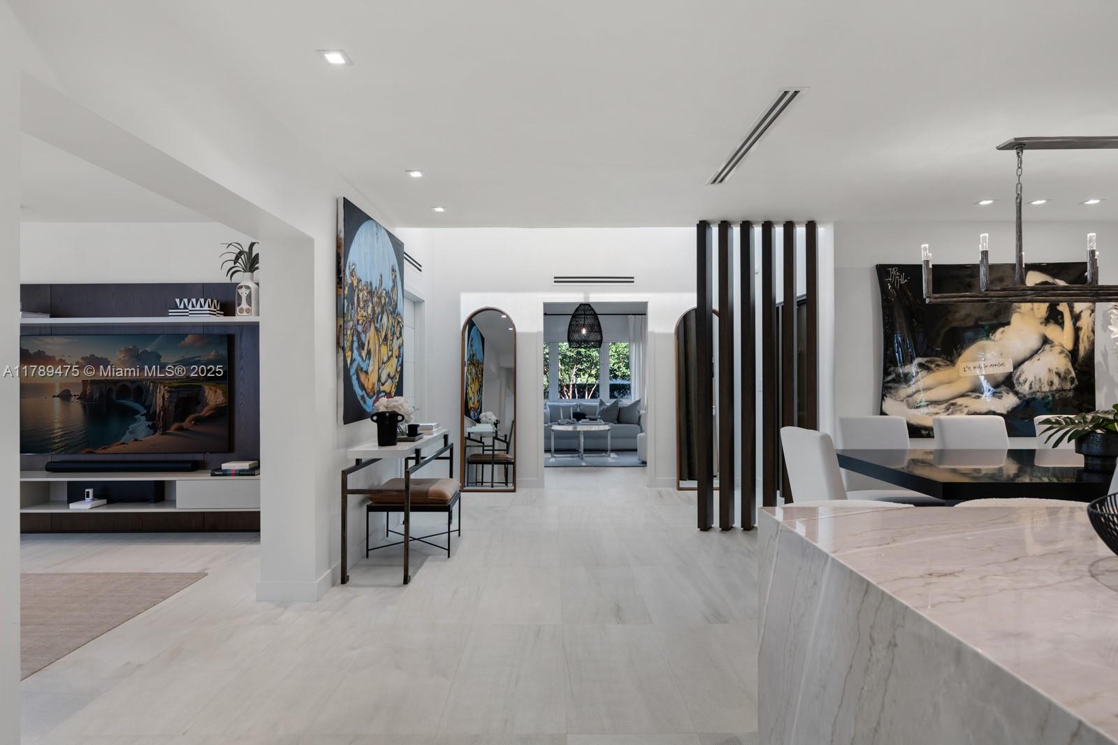 800 E Dilido Dr