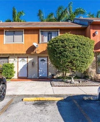 Beautiful 2 STORY 2 BED 1/2 BATH TOWNHOME IN THE HEART OF DORAL. The master bedroom on the 2nd floor boasts sliding doors that open into a large covered balcony.Accordion shutters on all windows and doors.MINUTES AWAY FROM RESTAURANTS, PUBLIX, SHOPPING CENTERS, DOLPHIN MALL
CASH ONLY
Great investment property !!