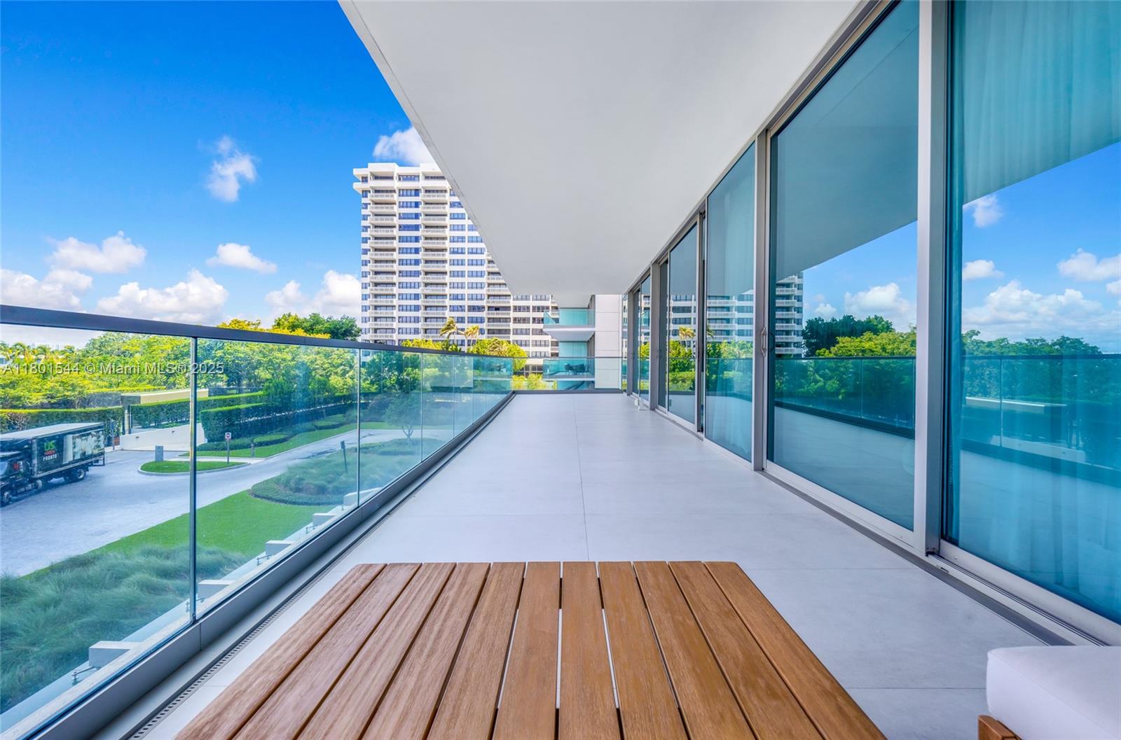 10201 Collins Ave 305