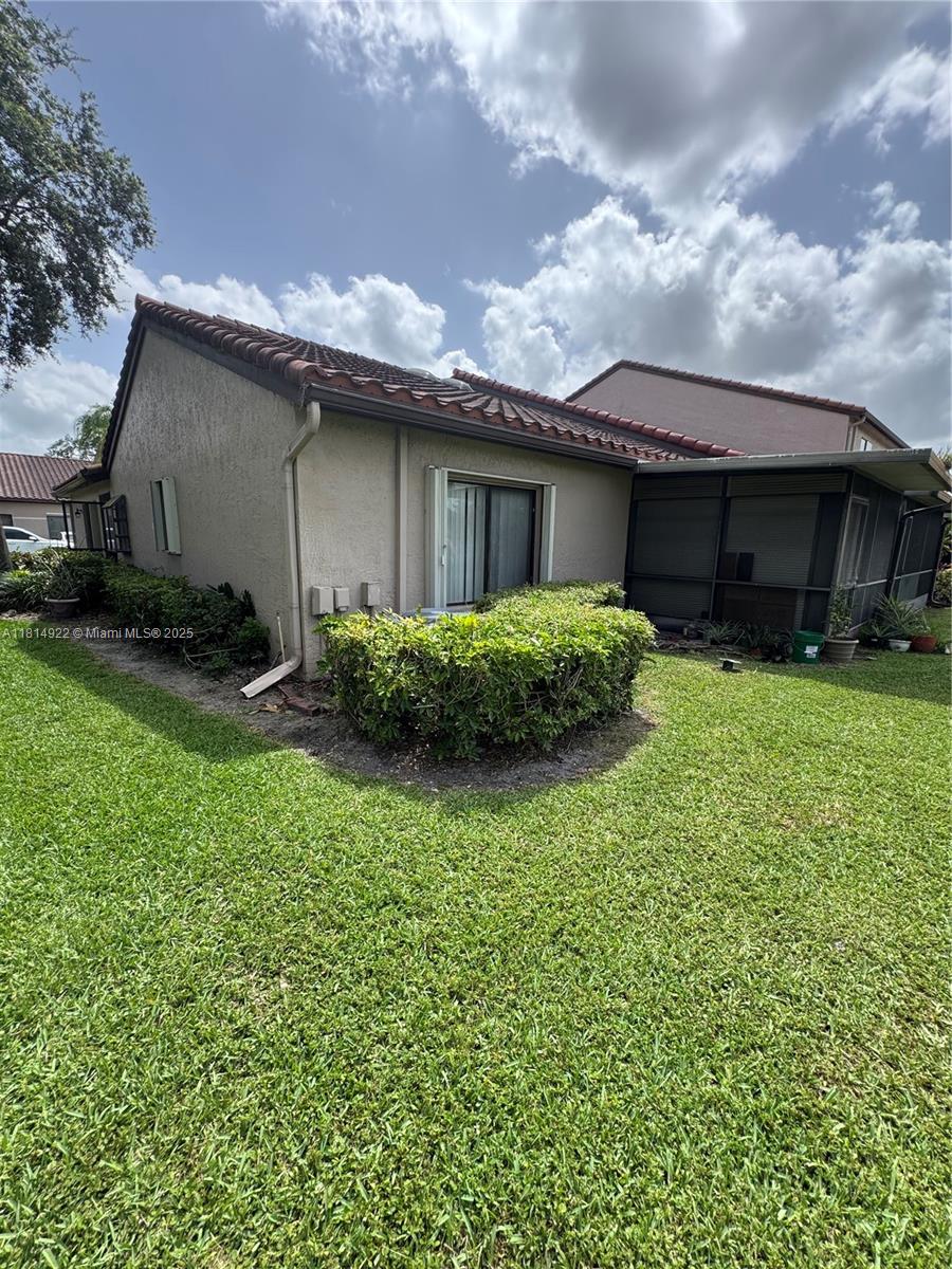 3313 W Inverrary Blvd W