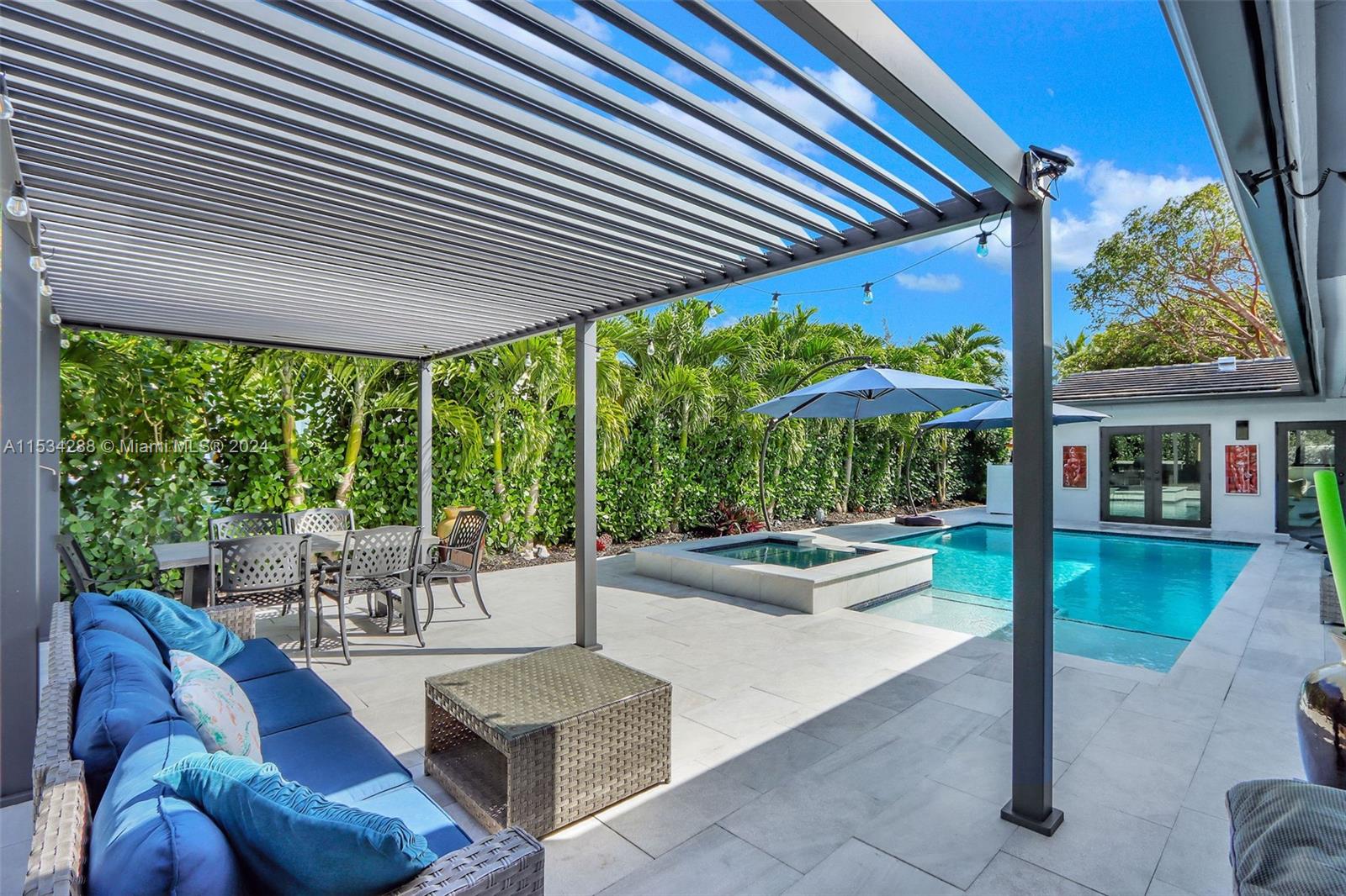 CORAL GABLES RIVIERA SEC - Residential