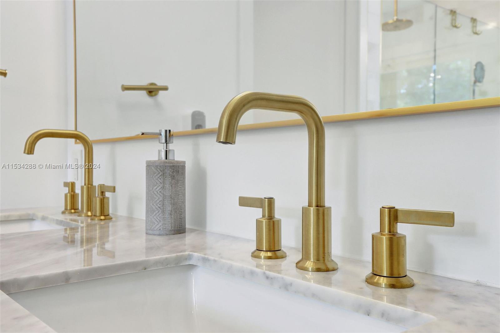 CORAL GABLES RIVIERA SEC - Residential