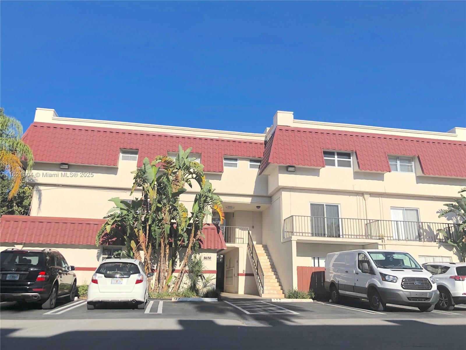 VILLAS OF PINECREST CONDO - Residential